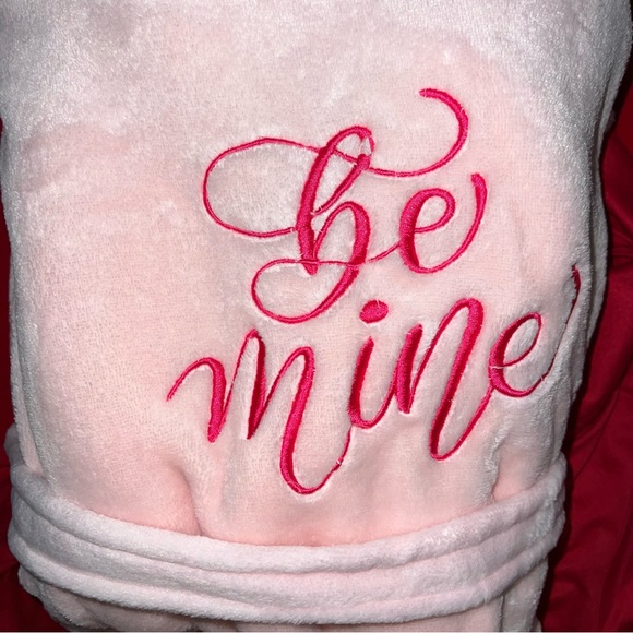 Robe ❤️ NWT - Picture 1 of 4